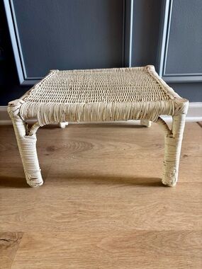 Vintage White Wicker Stool, plant stand, home decor 15x15 inches 9 inches tall